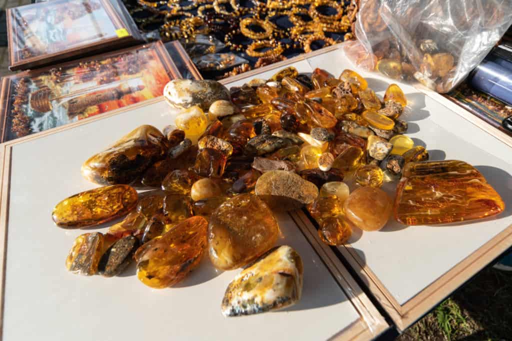 Real vs. Fake Amber: How to Identify Them & What Are Differences?