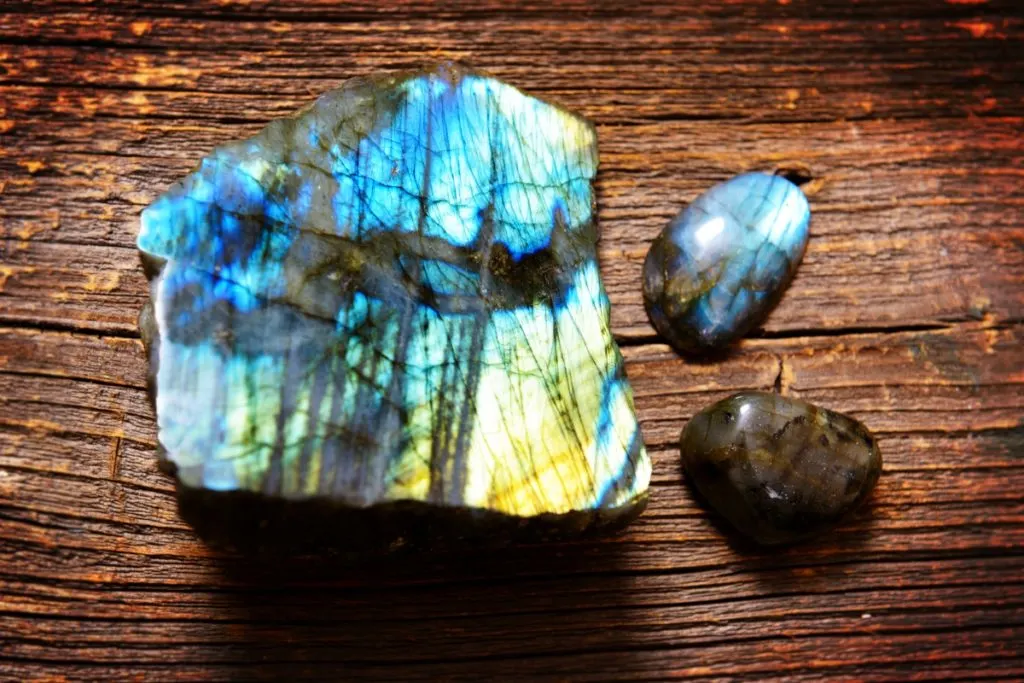 The Main Differences between Real and Fake Labradorite