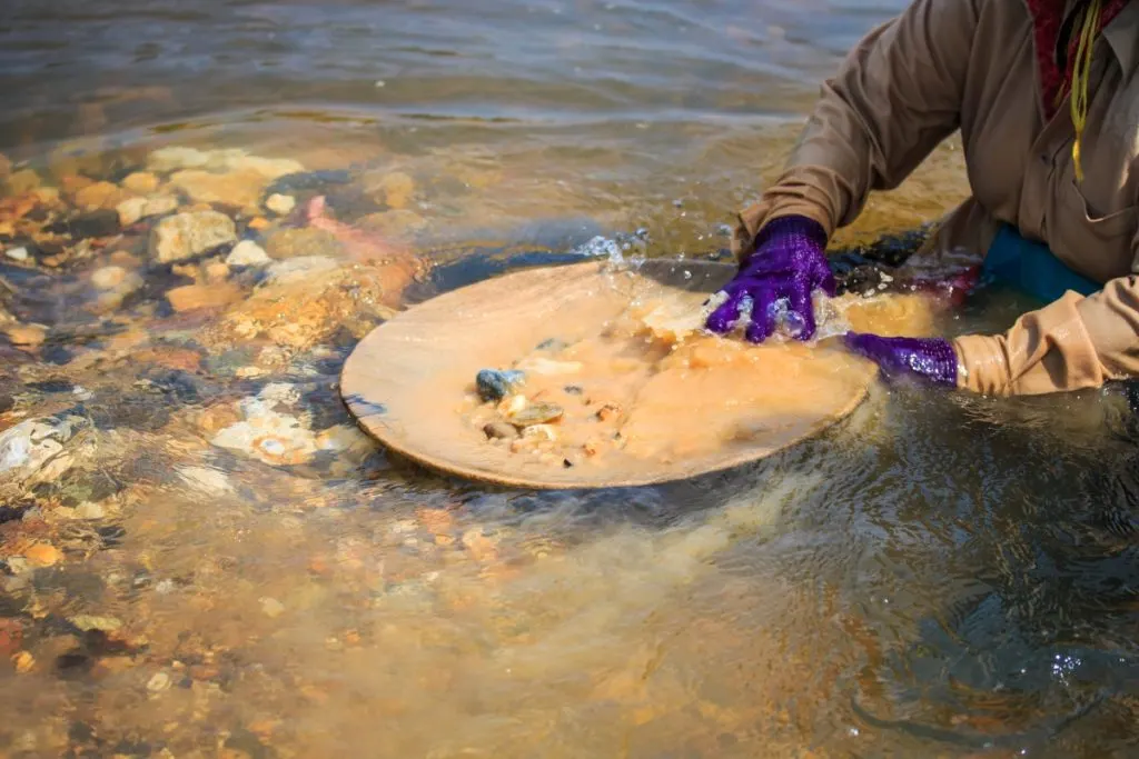 What Rocks To Look For When Gold Prospecting