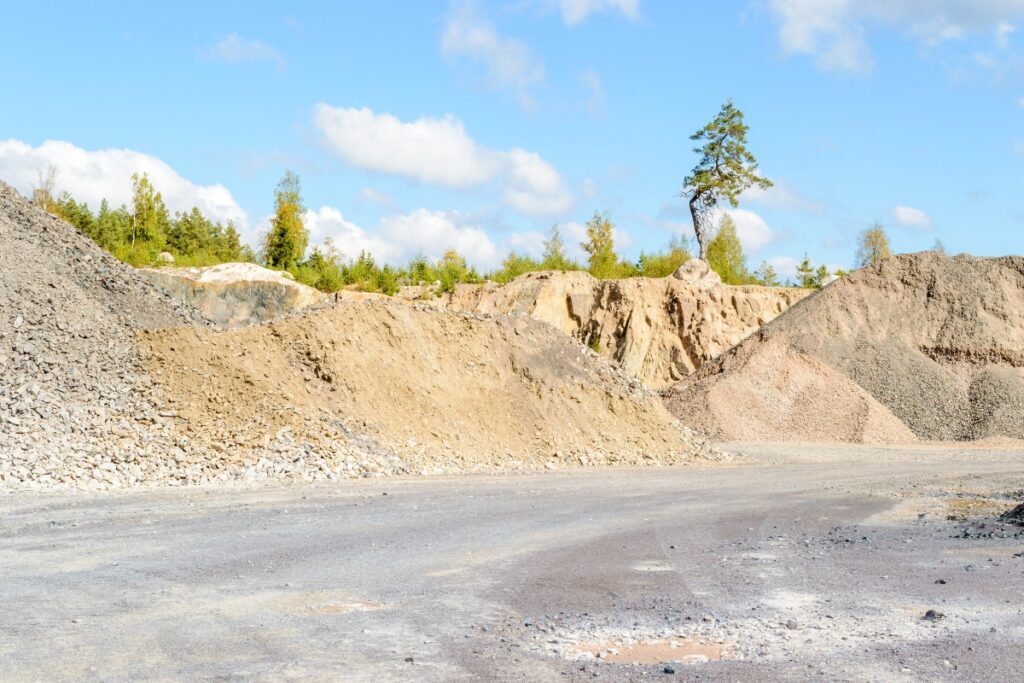 Difference Between Gravel Pit, Quarry and Mines 