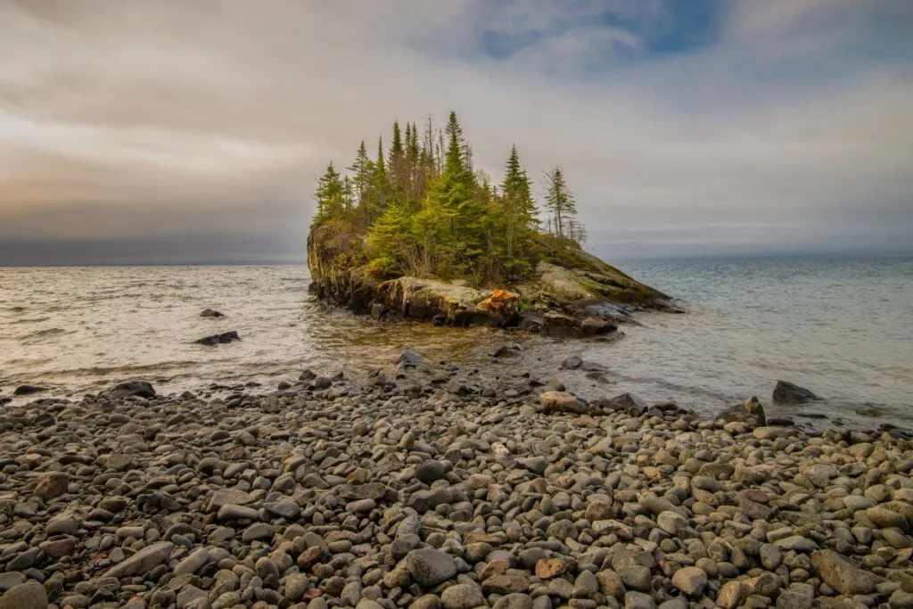 Best Rockhounding Beaches on Lake Superior